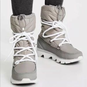 Like New SOREL Kinetic Boot in Chrome Grey White